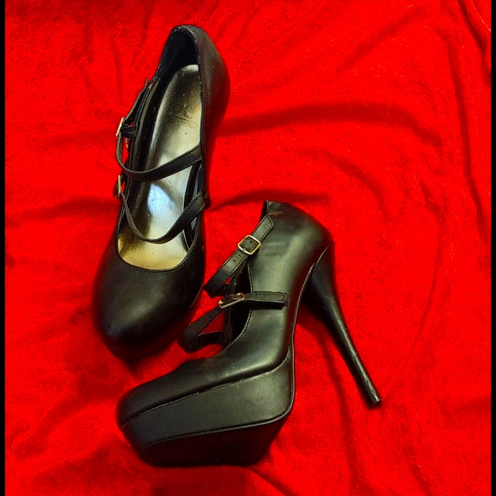 Black 5" high heels